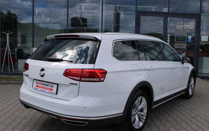 Volkswagen Passat cena 109900 przebieg: 106786, rok produkcji 2018 z Biała małe 781